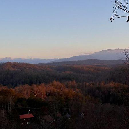 Smoky Paws - Exceptional Cabin, Stunning Mountain Views, Hot Tub, Tranquil, Gigabit Internet, Free L2 Ev بيدجن فورج المظهر الخارجي الصورة