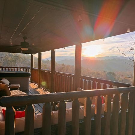 Smoky Paws - Exceptional Cabin, Stunning Mountain Views, Hot Tub, Tranquil, Gigabit Internet, Free L2 Ev بيدجن فورج المظهر الخارجي الصورة