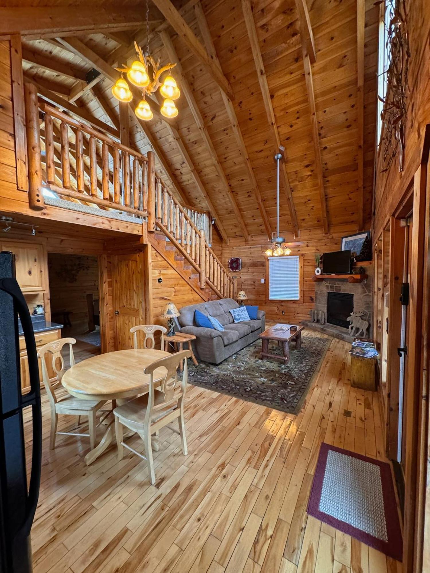 Smoky Paws - Exceptional Cabin, Stunning Mountain Views, Hot Tub, Tranquil, Gigabit Internet, Free L2 Ev بيدجن فورج المظهر الخارجي الصورة