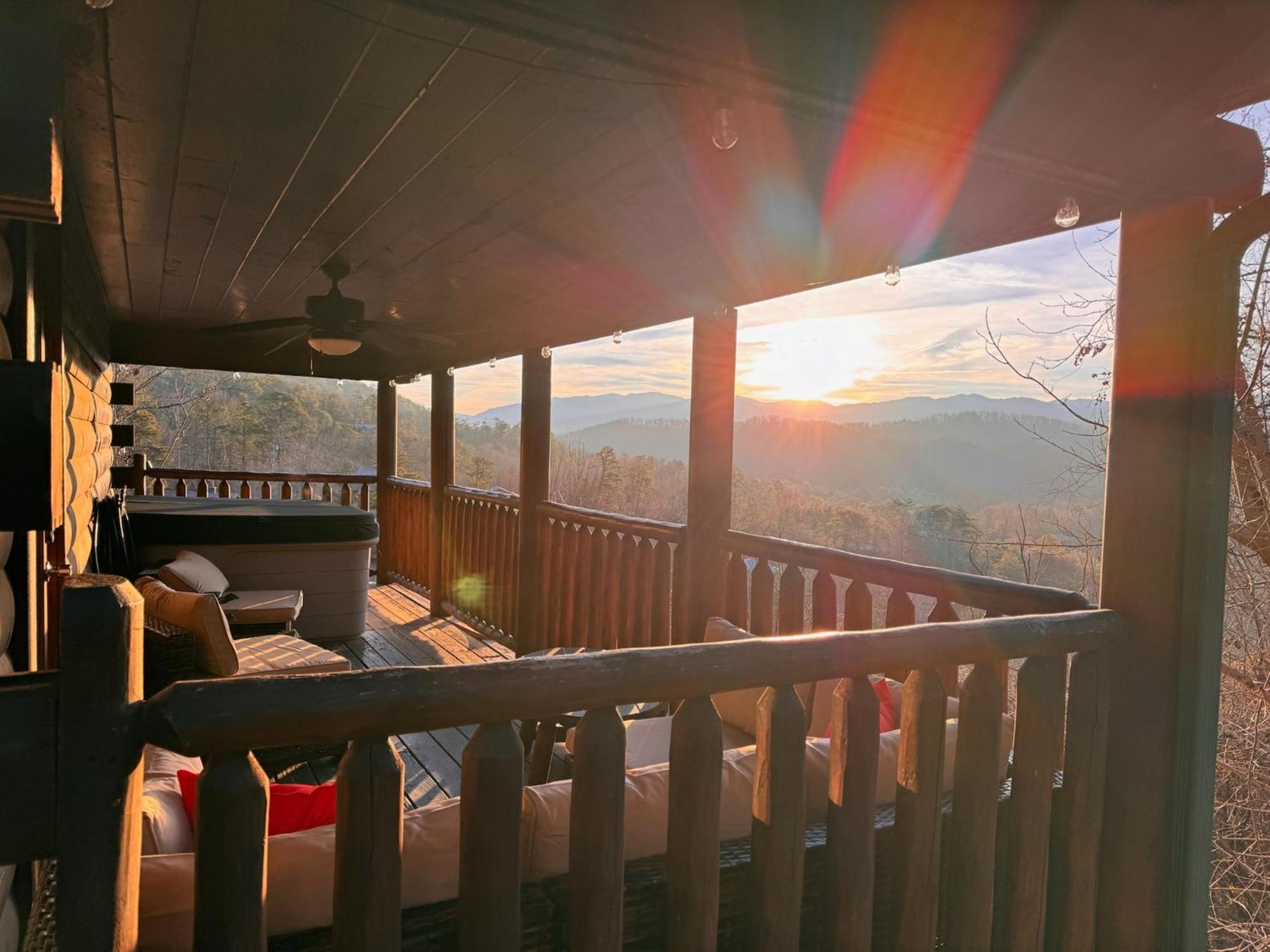 Smoky Paws - Exceptional Cabin, Stunning Mountain Views, Hot Tub, Tranquil, Gigabit Internet, Free L2 Ev بيدجن فورج المظهر الخارجي الصورة