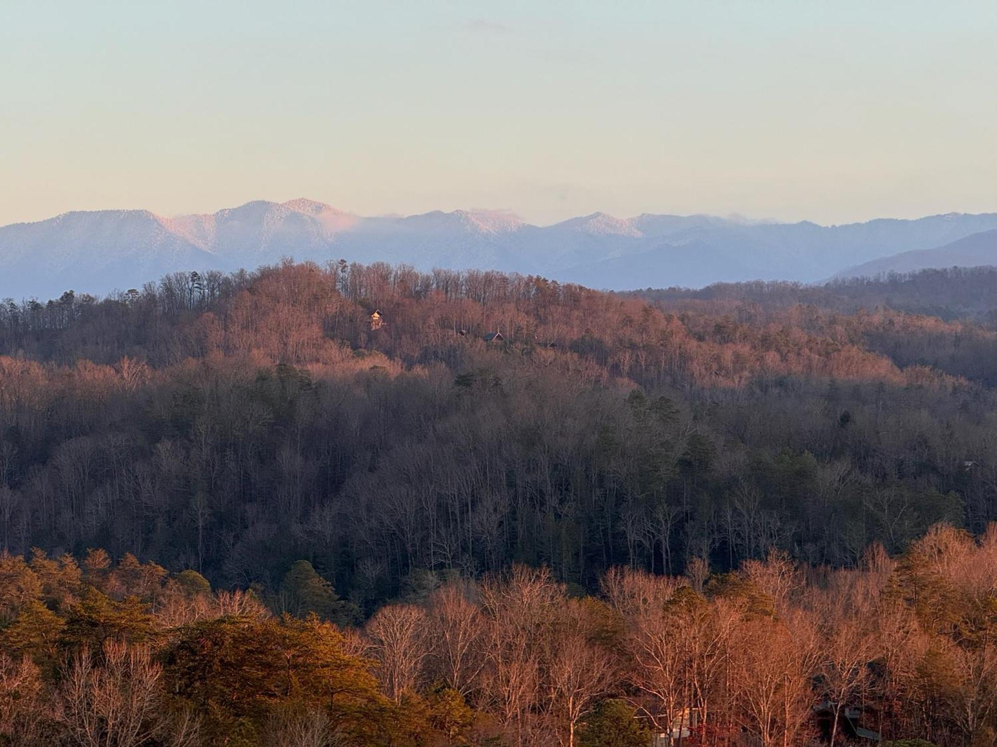 Smoky Paws - Exceptional Cabin, Stunning Mountain Views, Hot Tub, Tranquil, Gigabit Internet, Free L2 Ev بيدجن فورج المظهر الخارجي الصورة