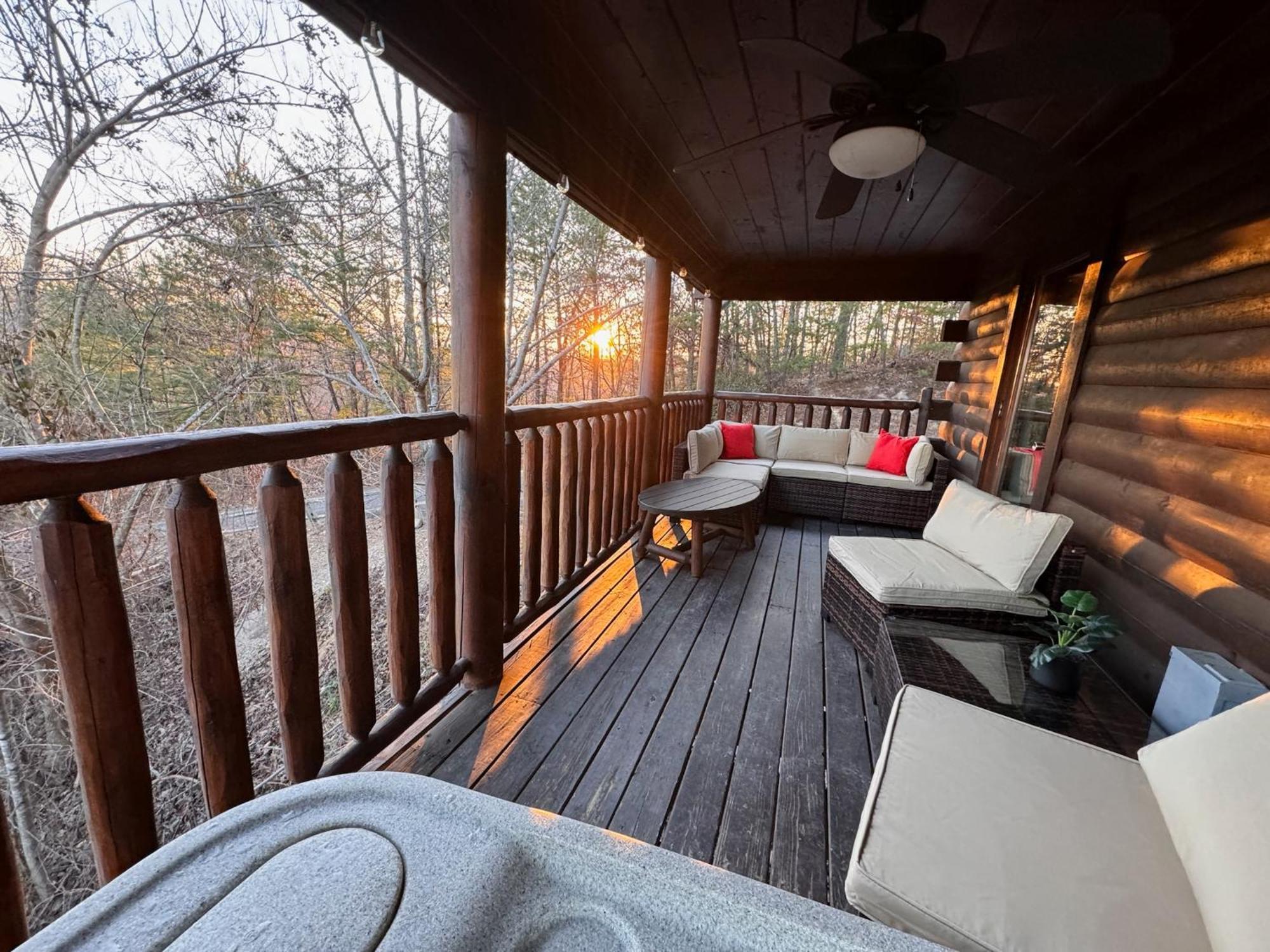Smoky Paws - Exceptional Cabin, Stunning Mountain Views, Hot Tub, Tranquil, Gigabit Internet, Free L2 Ev بيدجن فورج المظهر الخارجي الصورة