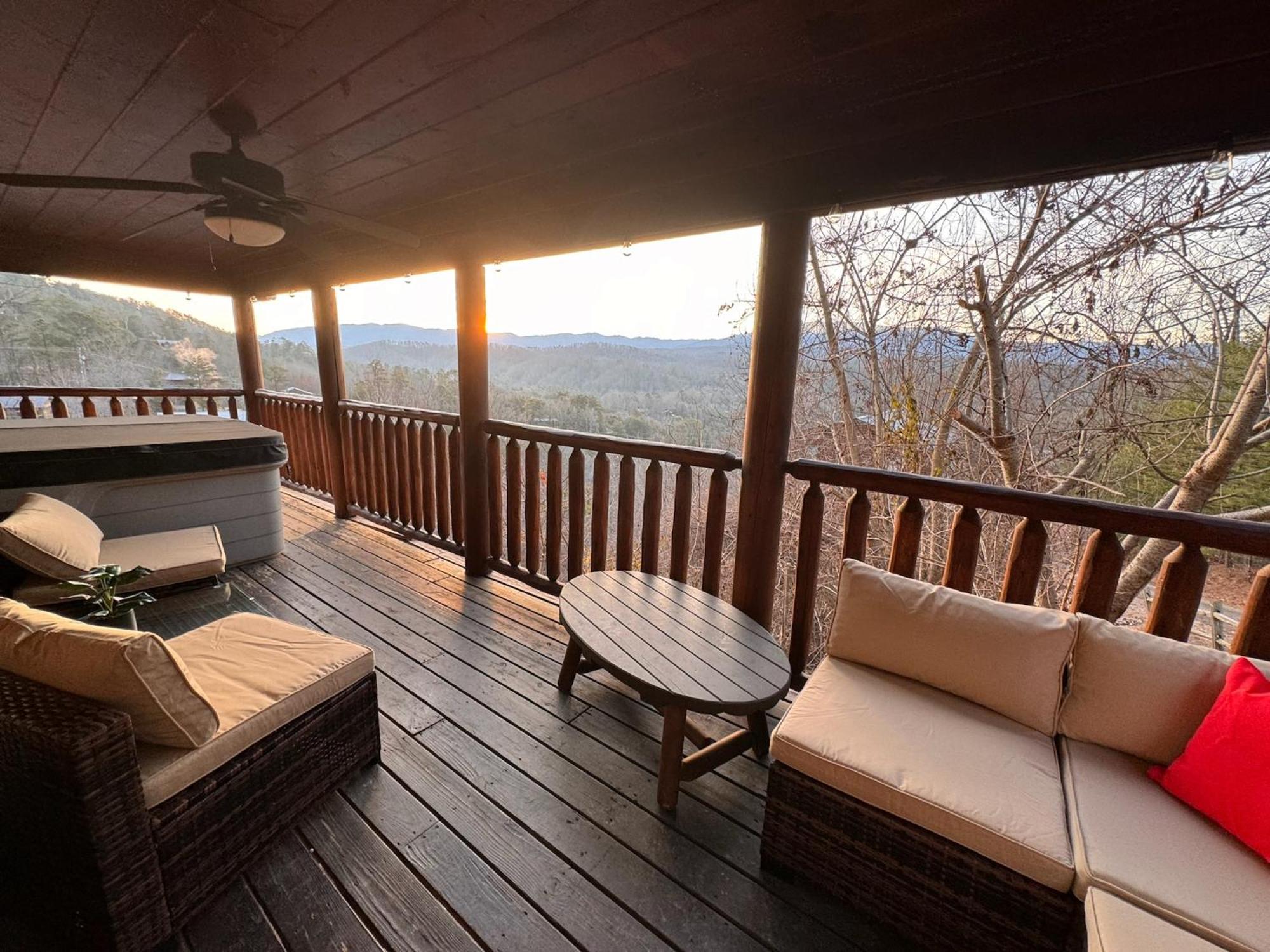 Smoky Paws - Exceptional Cabin, Stunning Mountain Views, Hot Tub, Tranquil, Gigabit Internet, Free L2 Ev بيدجن فورج المظهر الخارجي الصورة