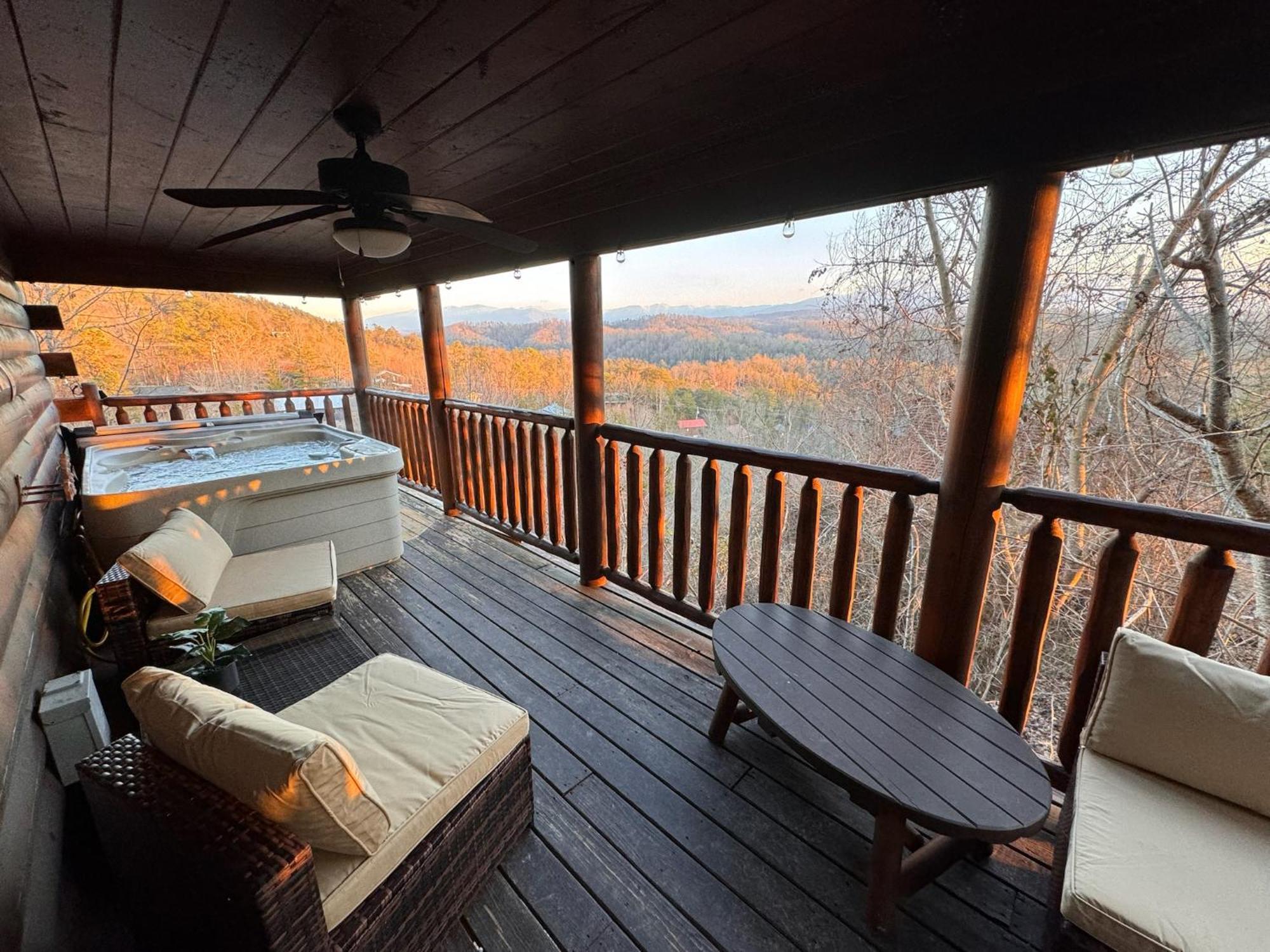 Smoky Paws - Exceptional Cabin, Stunning Mountain Views, Hot Tub, Tranquil, Gigabit Internet, Free L2 Ev بيدجن فورج المظهر الخارجي الصورة